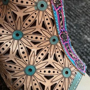 GORGEOUS Leather wedges